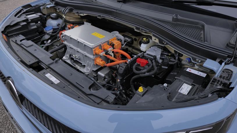3440434 83kW Plus 44kWh 5dr Auto