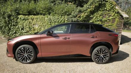 Lexus Rz Electric Estate 300e 150kW Takumi 71 kWh 5dr Auto [Bi-tone]