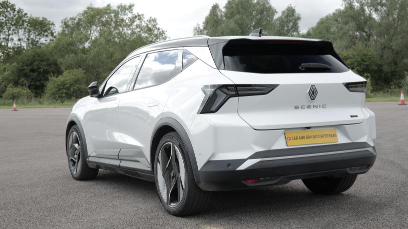 3438483 160kW Iconic Esprit Alpine 87kWh Long Range 5dr AT