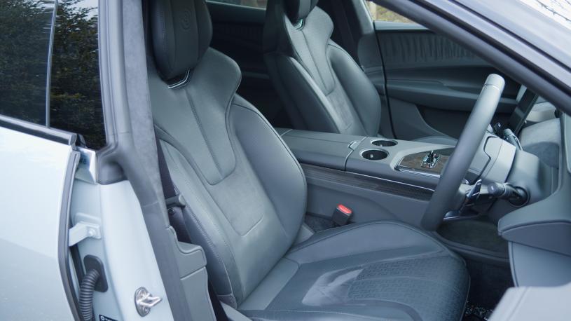 3459841 675kW 900 Sport Carbon 102kWh 4dr Auto [4 Seat]