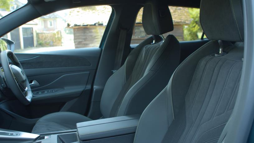 3450135 1.6 Plug-in Hybrid 225 GT Premium 5dr e-DSC7