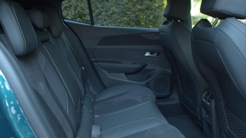 3450135 1.6 Plug-in Hybrid 225 GT Premium 5dr e-DSC7