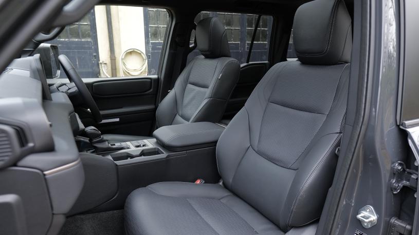 3460010 2.8 D-4D 205 Invincible 5dr Auto [7 Seat]