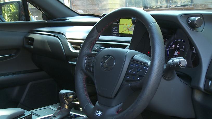 3438649 250h 2.0 5dr CVT [Premium Plus]