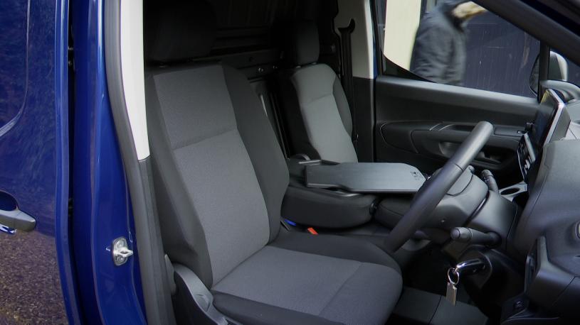 3449744 Icon Van 50kWh Auto