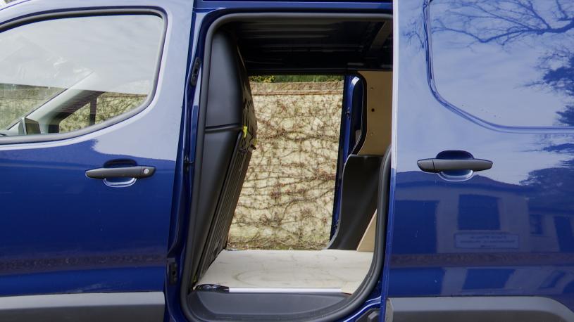 3449744 Icon Van 50kWh Auto