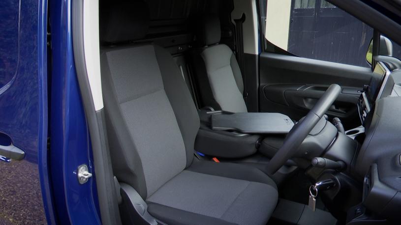 3449744 Icon Van 50kWh Auto