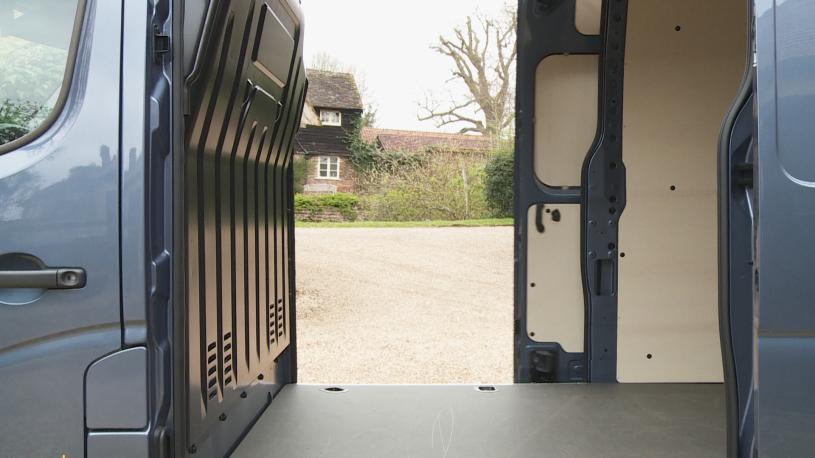 3449598 MM35 57kW 52kWh Advance Medium Roof Van Auto