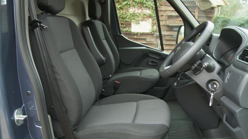 3449599 LM35 57kW 52kWh Advance Medium Roof Van Auto