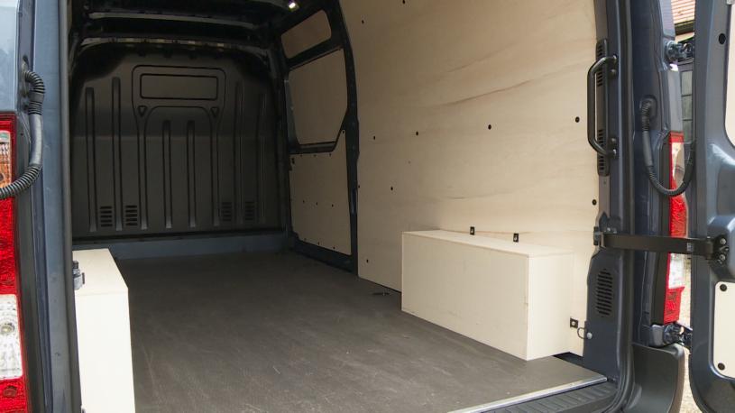 3449599 LM35 57kW 52kWh Advance Medium Roof Van Auto