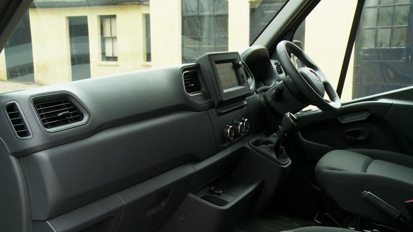 3449599 LM35 57kW 52kWh Advance Medium Roof Van Auto