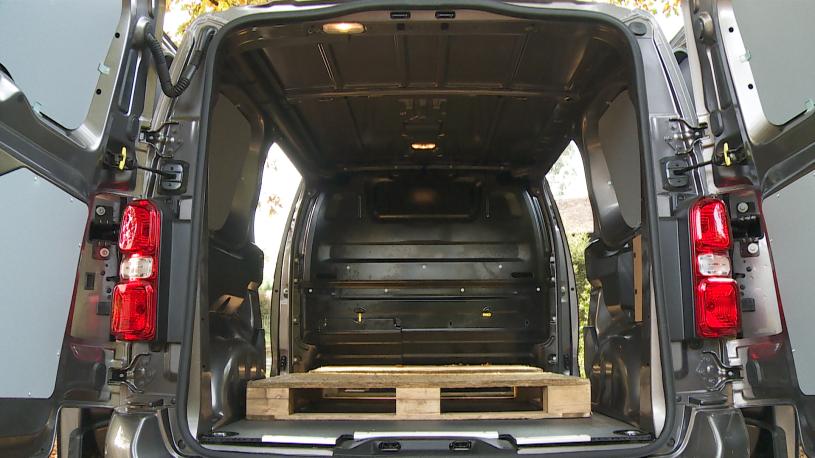 3438061 1000 100kW 75kWh Asphalt Premium + Van Auto