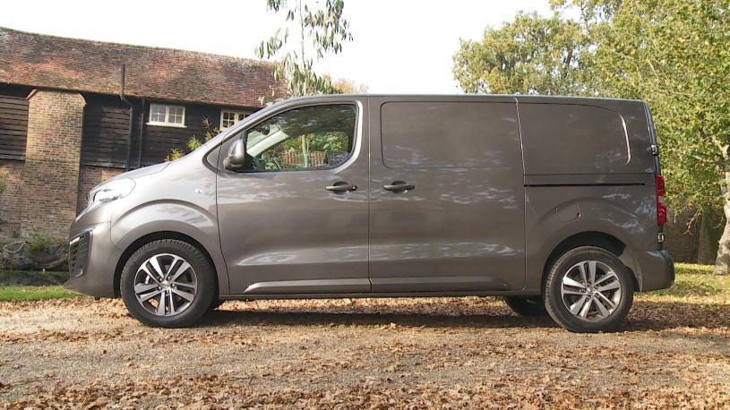 3438061 1000 100kW 75kWh Asphalt Premium + Van Auto