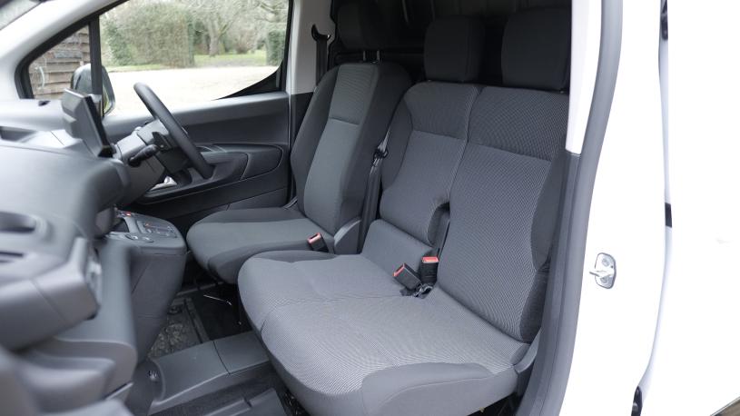 3449116 100kW Prime 50kWh H1 Van Auto