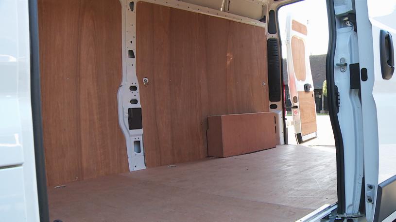 3432202 200kW 110kWh Chassis Cab Professional Auto