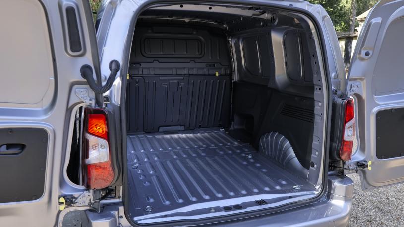 3447695 850 1.5 BlueHDi 100 Professional Crew Van