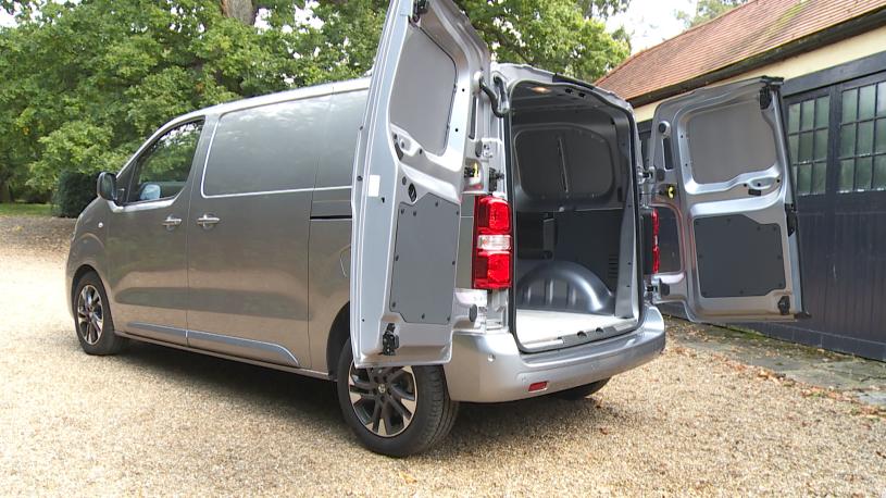 3429658 100kW 75kWh Pro H1 Double Cab Auto