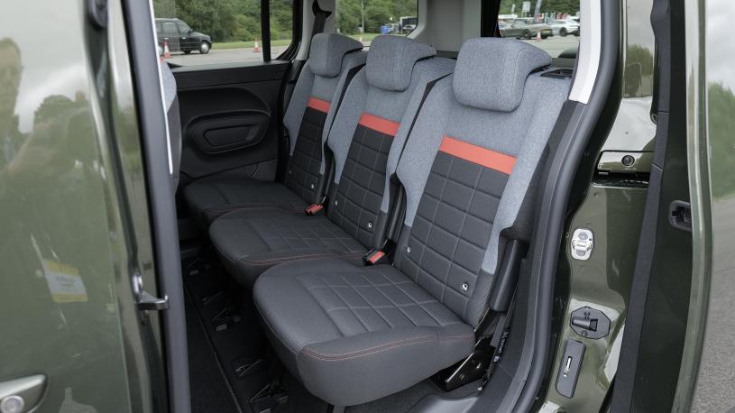 3400037 100kW 50kWh 700kg Crew Van Enterprise Auto