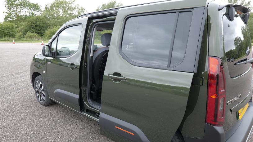 3400037 100kW 50kWh 700kg Crew Van Enterprise Auto
