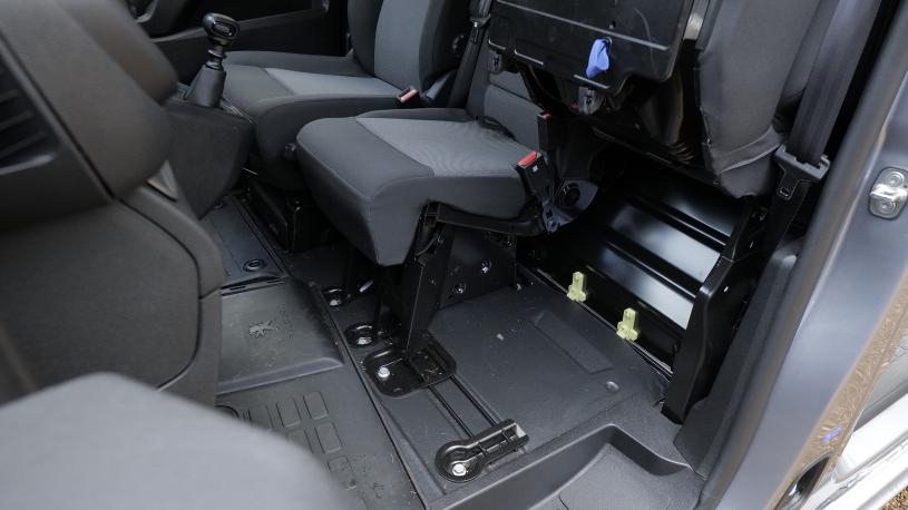 3449579 100kW 49kWh Professional Van Auto