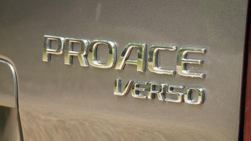 3429601 2.0D 145 Icon Premium Crew Van