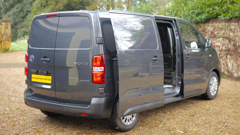 3447795 100kW Icon 75kWh Van Auto