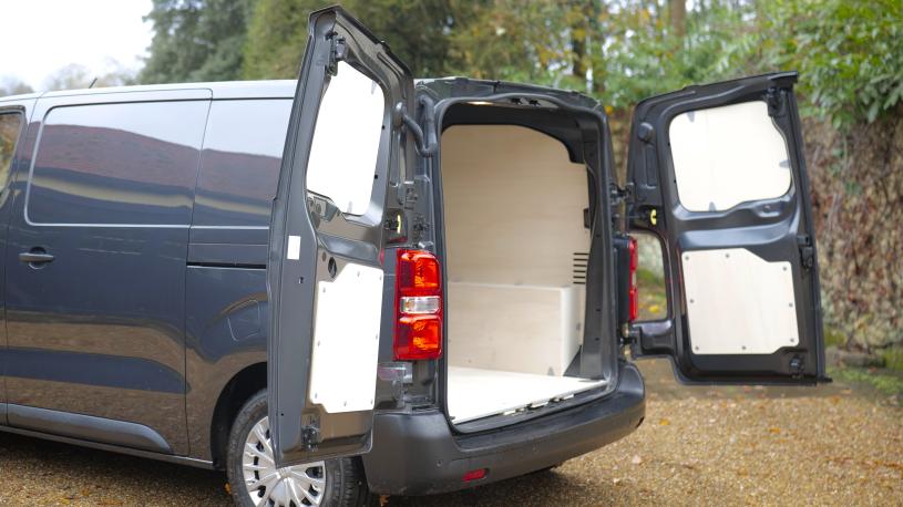 3447795 100kW Icon 75kWh Van Auto