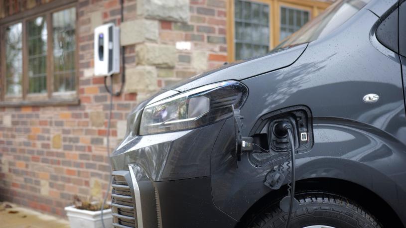 3447796 100kW Sport 75kWh Van Auto