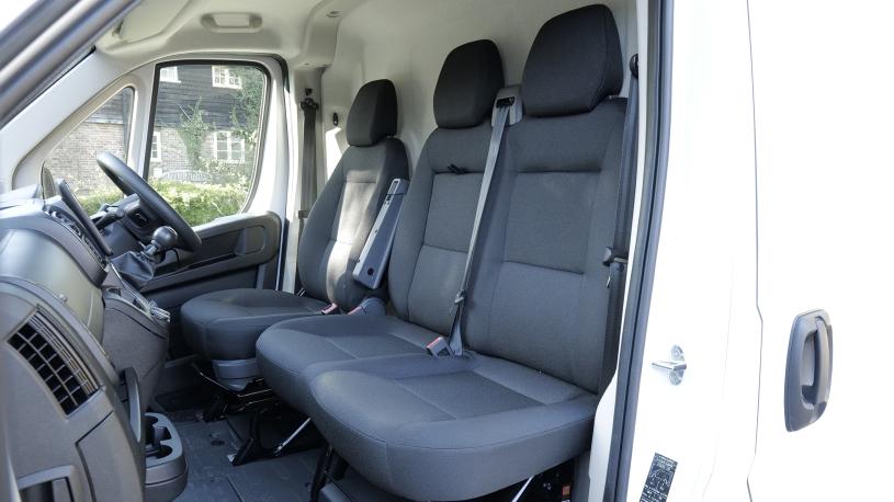 3447789 2.2D 140 Icon H2 Van Auto