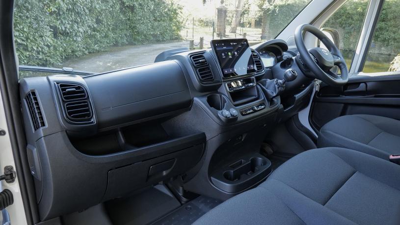 3454317 2.2D 140 Icon H3 Van Auto