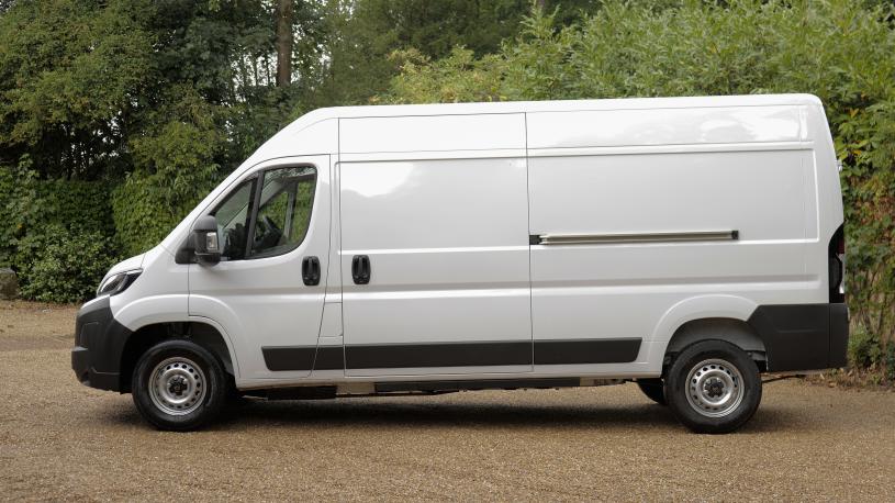 3442970 2.2 BlueHDi 140 Chassis Cab Enterprise Auto