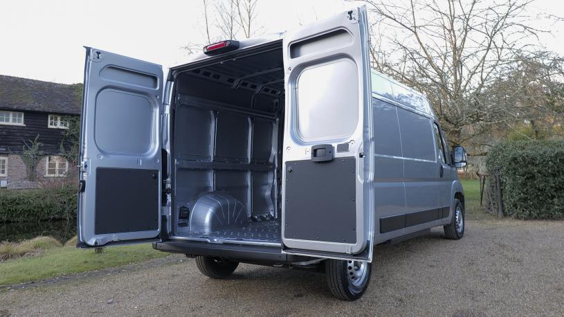 3454359 205kW 110kWh H2 Van Prime Auto [22kW]