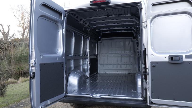 3454359 205kW 110kWh H2 Van Prime Auto [22kW]