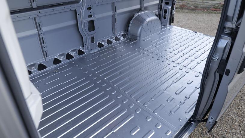 3469675 205kW 110kWh H2 Glazed Van Prime Auto [22kW]