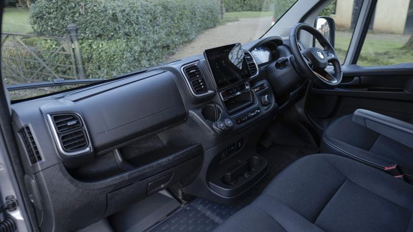 3469673 205kW 110kWh H3 Van Prime Auto [22kW]