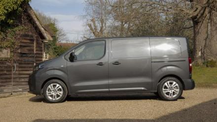 Vauxhall VIVARO 100kW 75kWh Pro H1 Double Cab Auto [11kW]