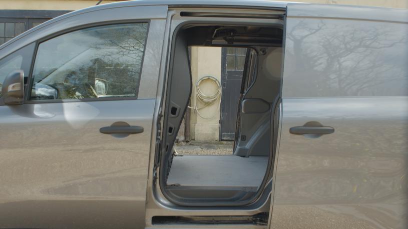 3458151 ML19 TCe 130 Extra Van