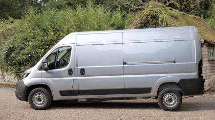 Peugeot Boxer 335 L3 Diesel 2.2 BlueHDi 140 H2 Van Asphalt